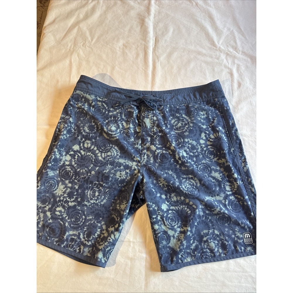TravisMathew Board Shorts Mens 38 Blue Tie Dye Stretch Swim Trunks 9‎ Inseam